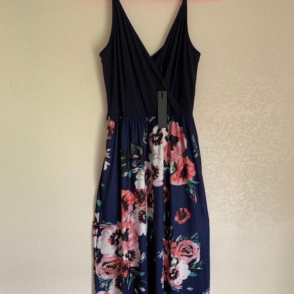 Floral Maxi Dress w Pockets - Picture 4 of 5